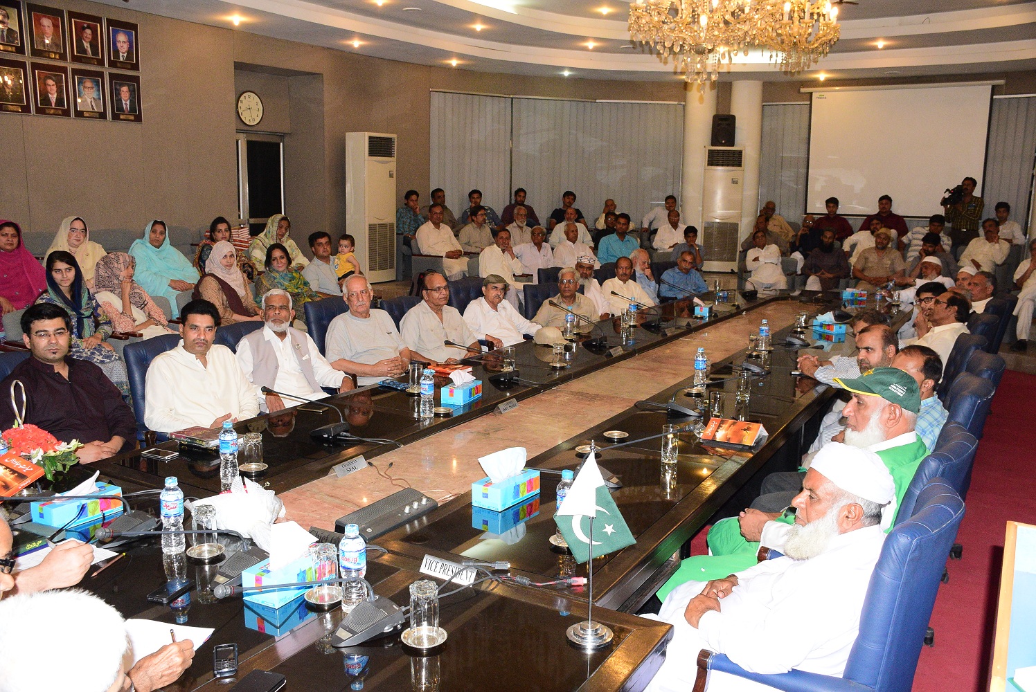 طارق حسین بٹ کی کتاب حیات جاوداں کی تقریب رونمائی کی تصویری جھلکیاں