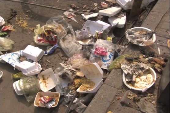 عوامی تحریک کا دھرنا ختم، مال روڈ گندگی سے بھر گیا