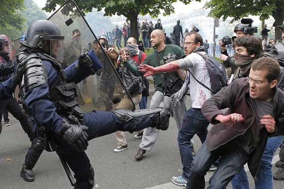 فرانس: ملازمتوں کے قوانین میں اصلاحات کیخلاف پرتشدد مظاہروں میں 40 افراد زخمی