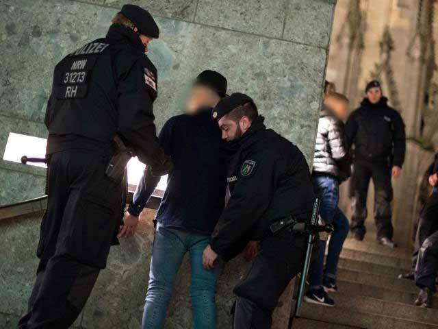 جرمنی میں خواتین کو جنسی طور پرہراساں کرنے کے الزام میں 3 پاکستانی گرفتار