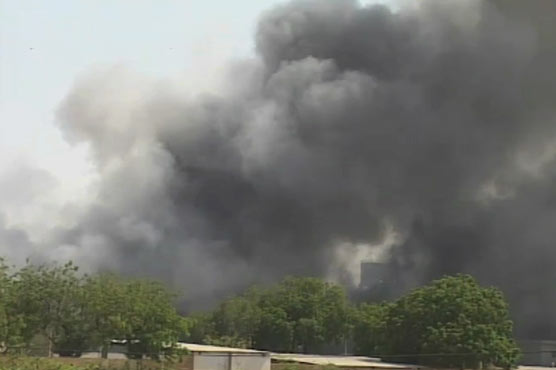 کراچی: ایئرپورٹ پر پی آئی اے انجینئرنگ ڈیپارٹمنٹ میں لگی آگ بے قابو