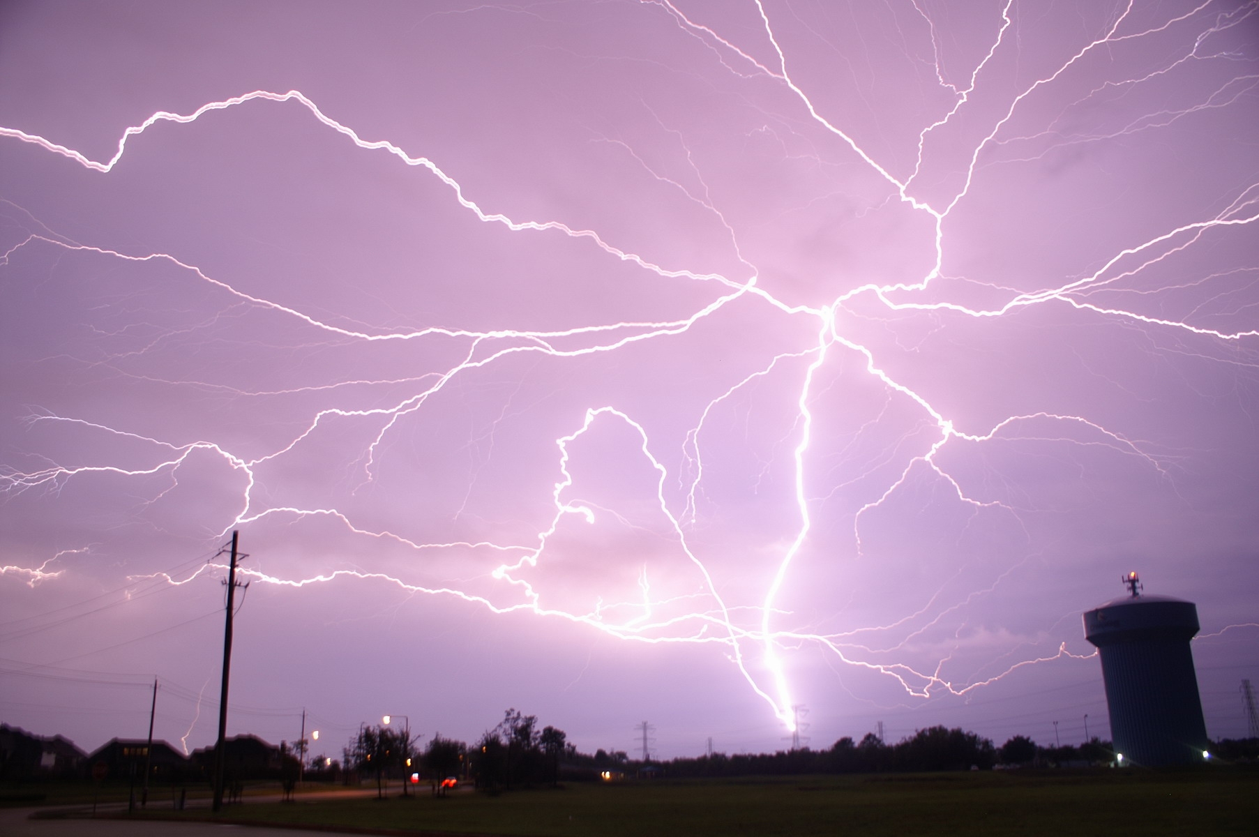 چھاچھرو : آسمانی بجلی گرنے سے 4 افراد جاں بحق، متعدد زخمی