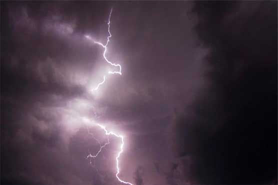 بھارت : آسمانی بجلی گرنے سے ہلاکتوں کی تعداد 93 ہو گئی