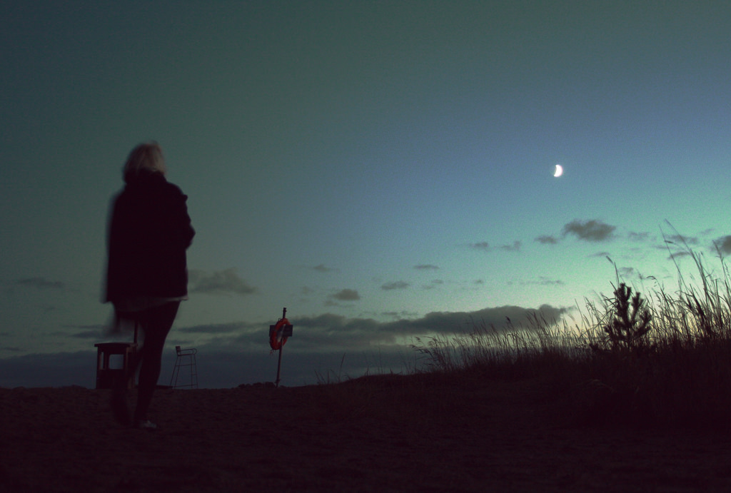 فلسفی ہیں نہ ستاروں کی خبر رکھتے ہیں