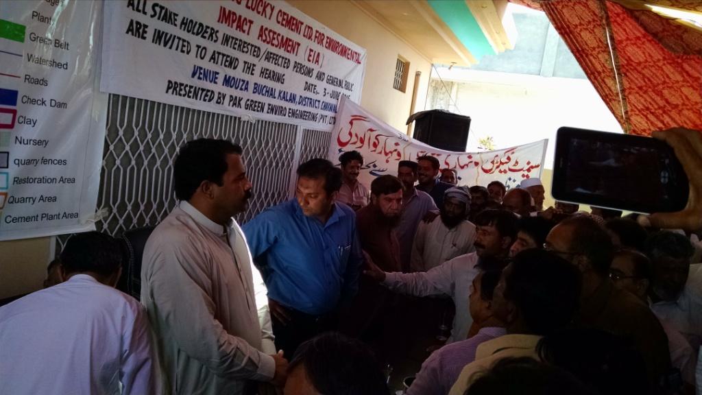 پاکستان تحریکِ انصاف کے رہنما راجہ یاسر ہمایوں سرفراز اور PTI محولیاتی کمیٹی کے ٹاسک فورس کے سربراہ ملک اختر شہباز نے صحافیوں سے گفتگو کرتے ہوئے