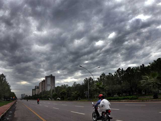 لاہور، اسلام آباد سمیت ملکی بالائی علاقوں میں آج بھی تیز ہواؤں کے ساتھ بارش کا امکان