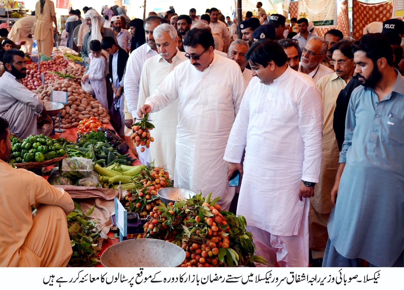 راجہ اشفاق سرور کا  ٹیکسلا سرائے کالا چوک میں رمضان سستے بازار کا دورہ