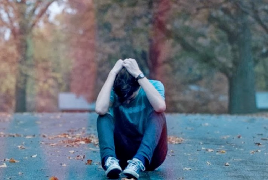 زخم دیتی ہے بے سبب دنیا