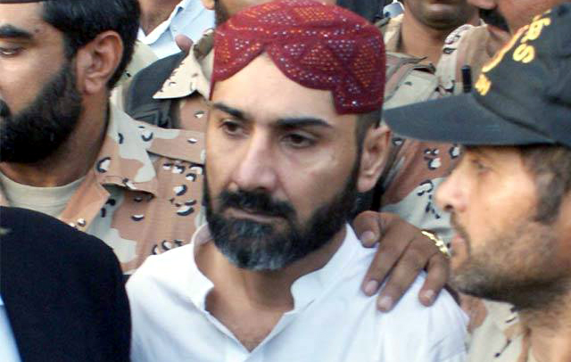 نیب کا پیپلز امن کمیٹی کے سربراہ عزیر بلوچ کو تحویل میں لینے کا فیصلہ