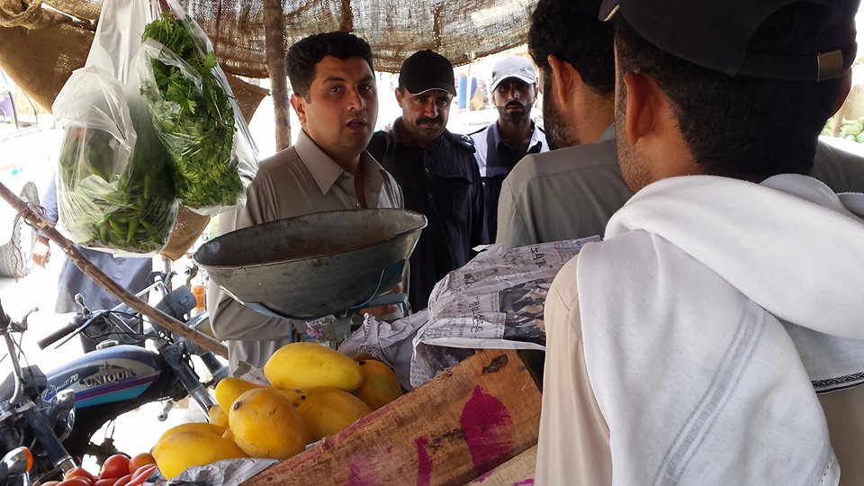 پرائس کنٹرول کمیٹی کے چیئرمین و اسسٹنٹ کمشنر وڈھ عبدالقدوس اچکزئی نے گزشتہ روز وڈھ بازار کا اچانک خفیہ دورہ کیا