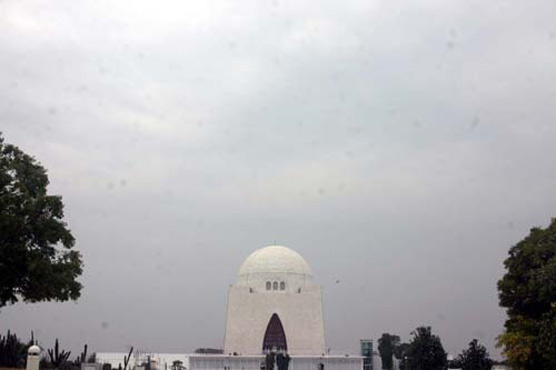 کراچی : چوبیس گھنٹوں کے دوران مطلع جزوی ابرآلود رہنے کا امکان