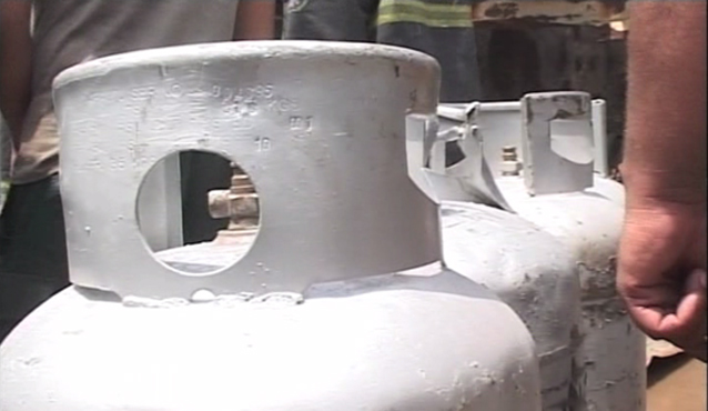 فیصل آباد :ری فلنگ کے دوران سلنڈر کی دکان میں دھماکہ ، مالک زخمی