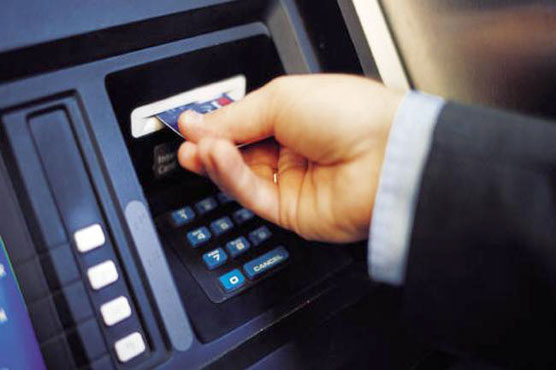 اے ٹی ایم مشینوں میں پیسے نایاب، کراچی میں بینک بند
