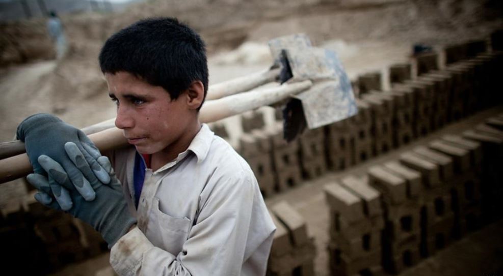 افغانستان بچوں سے مشقت کے خاتمے میں ‘ناکام’ رہا ہے: رپورٹ
