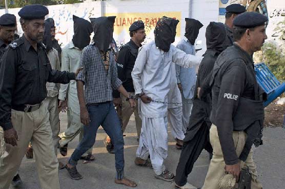 کراچی : اورنگی میں سرچ آپریشن، 11 غیر ملکیوں سمیت 22 گرفتار