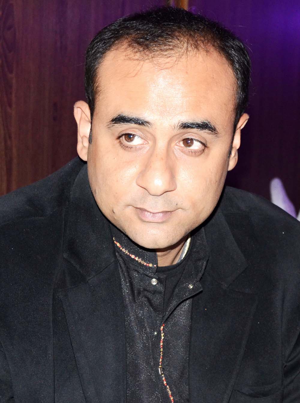 صدیق خان علاقائی سیاست میں اپنا ایک منفرد مقام رکھتے تھے۔ باسم بٹ