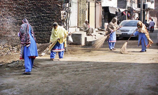 وزیر اعلیٰ سندھ کی 3 روزہ الٹی میٹم صفائی مہم ٹھیکیداروں کو نوازنے کی مہم میں تبدیل ہوگئی