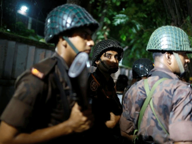 ڈھاکا میں سفارتی علاقے کے ریسٹورنٹ پرمسلح افراد کا حملہ،5 افراد ہلاک اور 30 زخمی