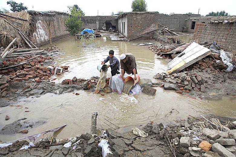 موسم ِ برسات رومانیت نہیں اذیت برائے پاکستان