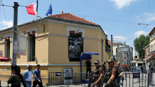 ترکی میں فرانسیسی سفارت خانہ اور دو قونصل خانے تاحکم ثانی بند