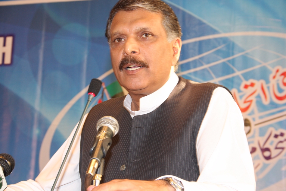 عوام اپوزیشن کو غیر جمہوری سیاست کی اجازت نہیں دیں گے: اعجاز الحق