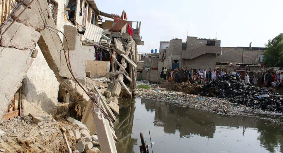 کراچی کے نالے موت کے بہانے بن گئے، پیر کو گرینڈ آپریشن ہو گا