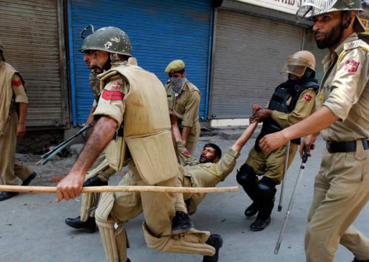 بس بہت ہوگیا اور بہت ہوچکا ہے۔۔۔