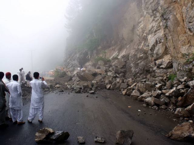 بھارت میں بارشوں کے بعد سیلاب اورلینڈ سلائیڈنگ؛ 40 افراد ہلاک