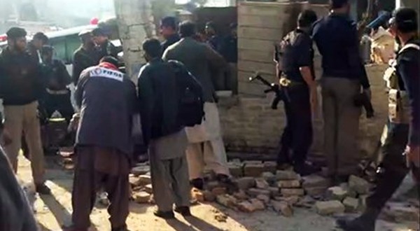 مردان : طورو چوک میں دھماکہ، پولیس اہلکار سمیت 11 زخمی