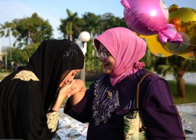 اس عید ” ماں” کو یاد رکھیں۔