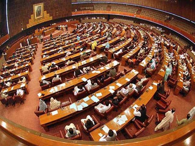 قومی اسمبلی اور سینیٹ کے اجلاس طلب کرنے کی سمری وزیراعظم کو ارسال