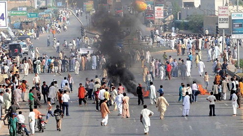 کراچی : تیسرے روز بھی بجلی مکمل بحال نہ ہو سکی، جگہ جگہ احتجاج