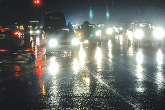 ملک کے مختلف شہروں میں بارش، گرمی کا زور ٹوٹ گیا