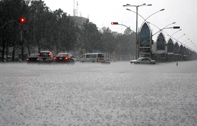 پنجاب کے کئی شہروں میں بارش، گرمی کا زور ٹوٹ گیا