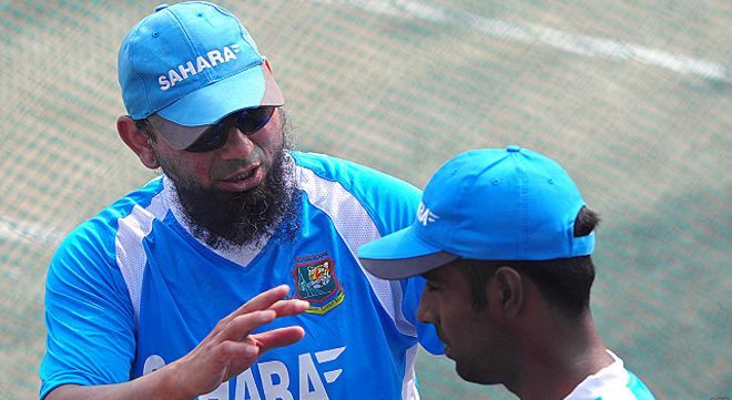 ثقلین انگلش بلے بازوں کو سپن کھیلنے کے گر سکھائیں گے