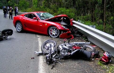 سعودی عرب میں حادثات کی ویڈیو یا تصاویر لینے پر 5 سال قید اور 30 لاکھ درہم جرمانے کی سزا کا اطلاق