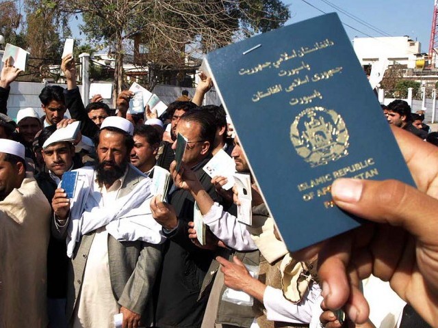 افغان مہاجرین کی واپسی کیوں ضروری
