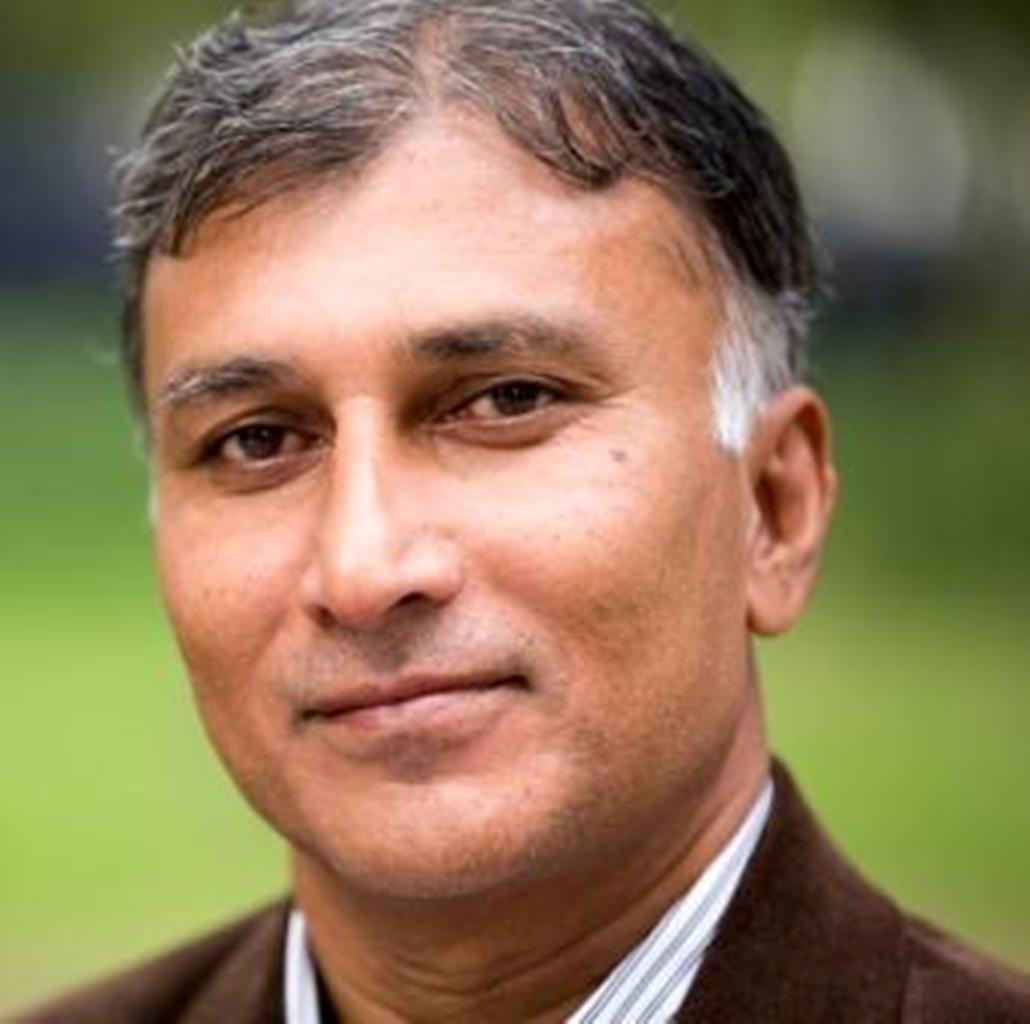 اسی کے نور سے ہم انحراف کر بیٹھے