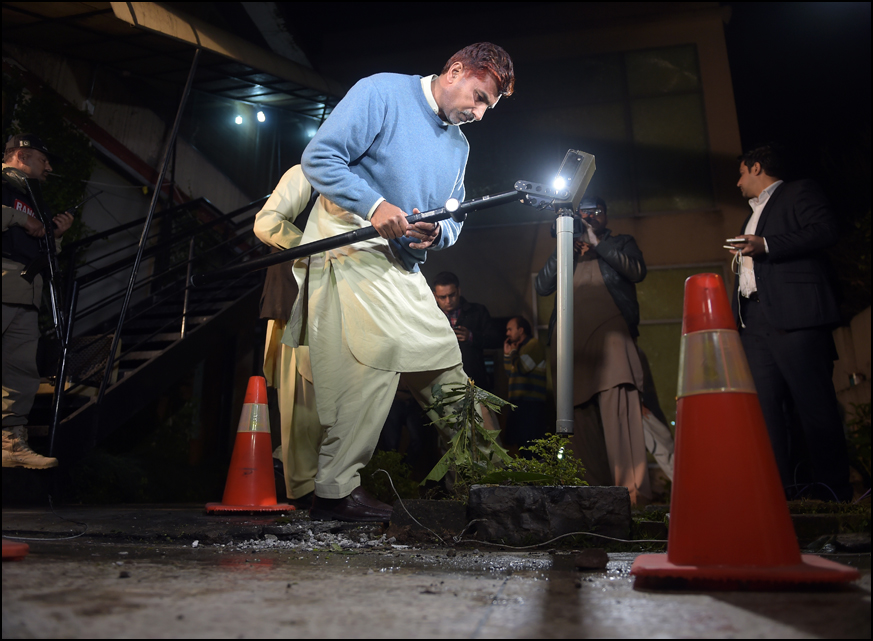 میڈیا ہائوسز پر حملے کونسی ”حب الوطنی ”ہے۔۔۔ ؟