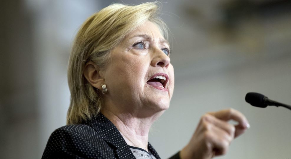 ٹرمپ سے بدظن، امور خارجہ کے نامور افراد کلنٹن کے گرد جمع