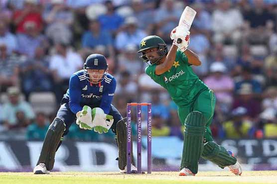 دوسرے ایک روزہ میچ میں انگلینڈ کیخلاف پاکستان کی بیٹنگ جاری