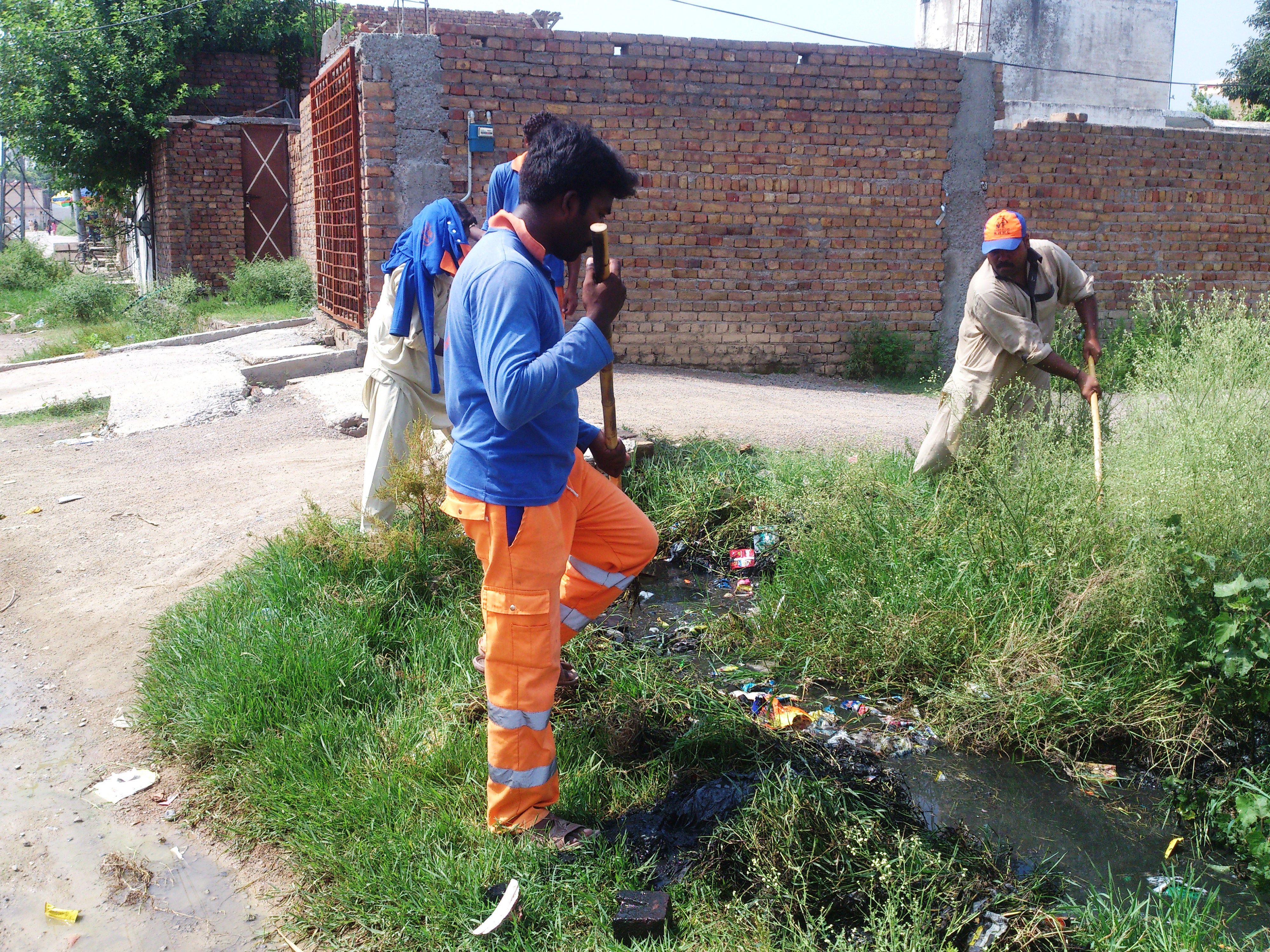 ٹیکسلا۔ R.W.M.C کی جانب سے رہبر کالونی میں نالے کی صفائی