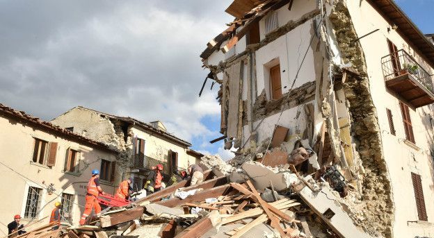 اٹلی : زلزلے میں ہلاکتوں کی تعداد 159، درجنوں لاپتہ