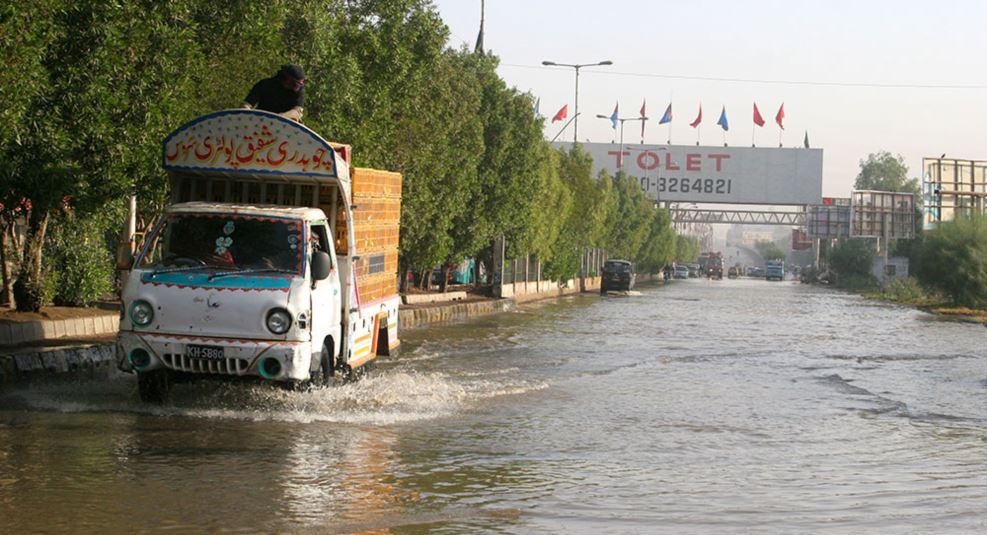 کراچی میں دو روز سے بارشیں، مختلف واقعات میں 5 ہلاک