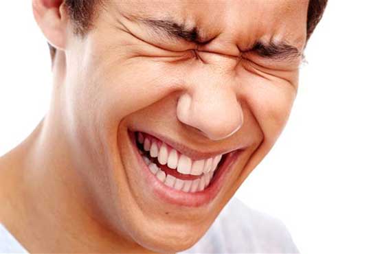 زیادہ ہنسنے سے ہمارے آنسو کیوں نکل آتے ہیں؟