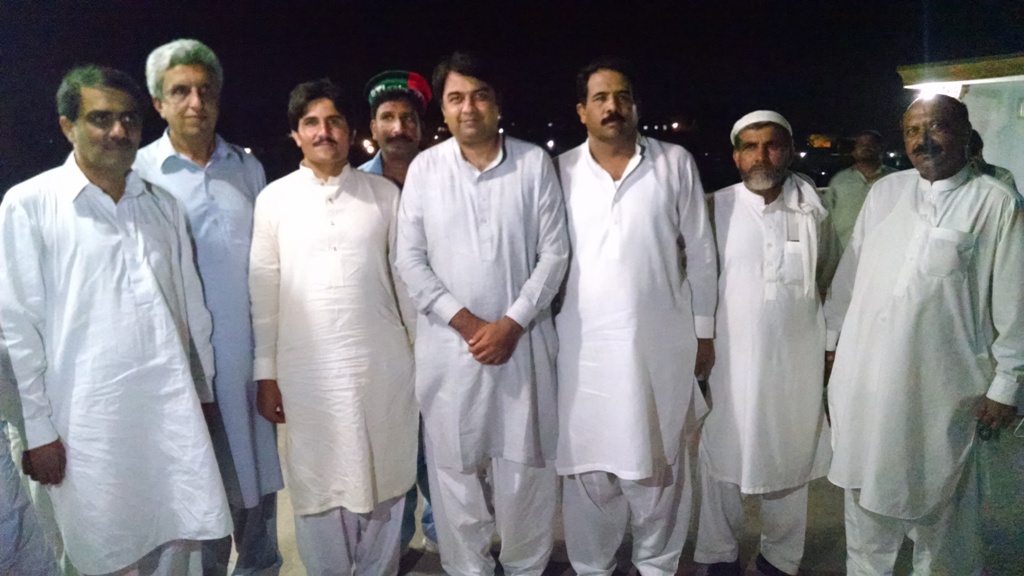 ڈنڈوت : نیاز ولی خٹک اپنے ساتھیوں سمیت پی ٹی آئی میں شامل