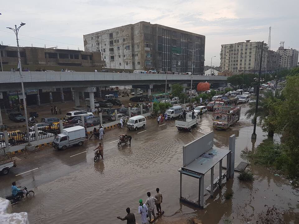 بلدیہ عظمیٰ کراچی مون سون کی بارشوں میں شاہراہ فیصل کو نہ سنبھال سکی