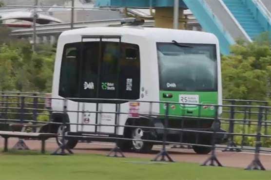 جاپان میں بغیر ڈرائیور روبوٹ بس متعارف