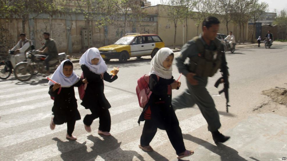 افغان فورسز اسکولوں کو رہائش کے لیے استعمال کر رہی ہیں: ہیومن رائٹس واچ