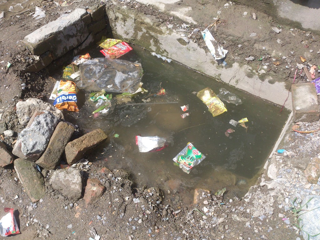 ٹیکسلا رہبر کالونی میں لوگ گندا پلید پانی پینے لگے، سیاستدانوں کے لئے ڈوب مرنے کا مقام